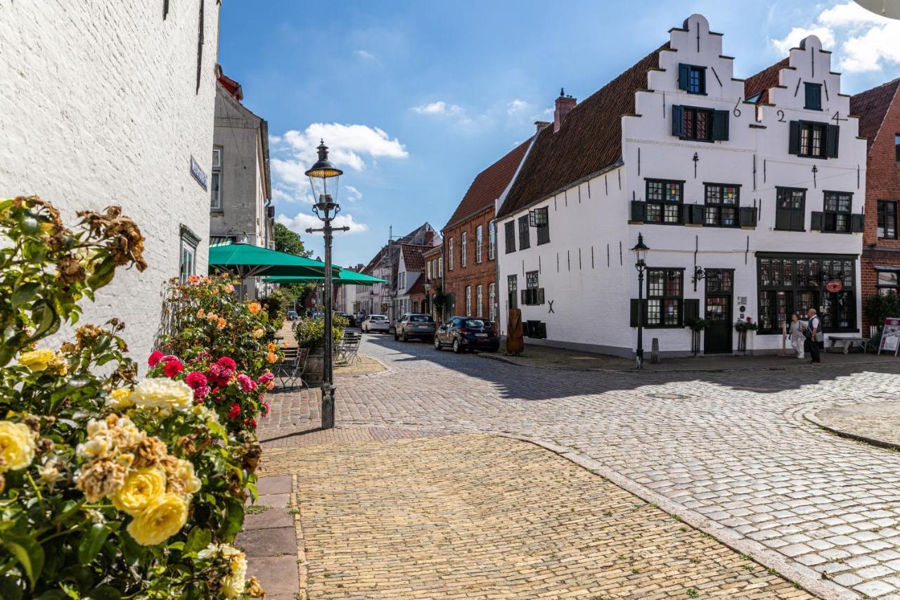 Blumenhaus-Apartment Friedrichstadt Exteriör bild